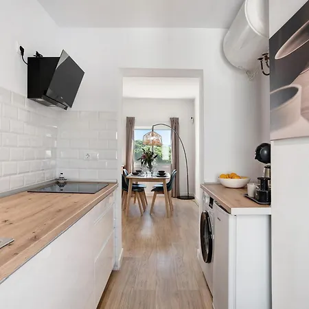 Ula Apartment *